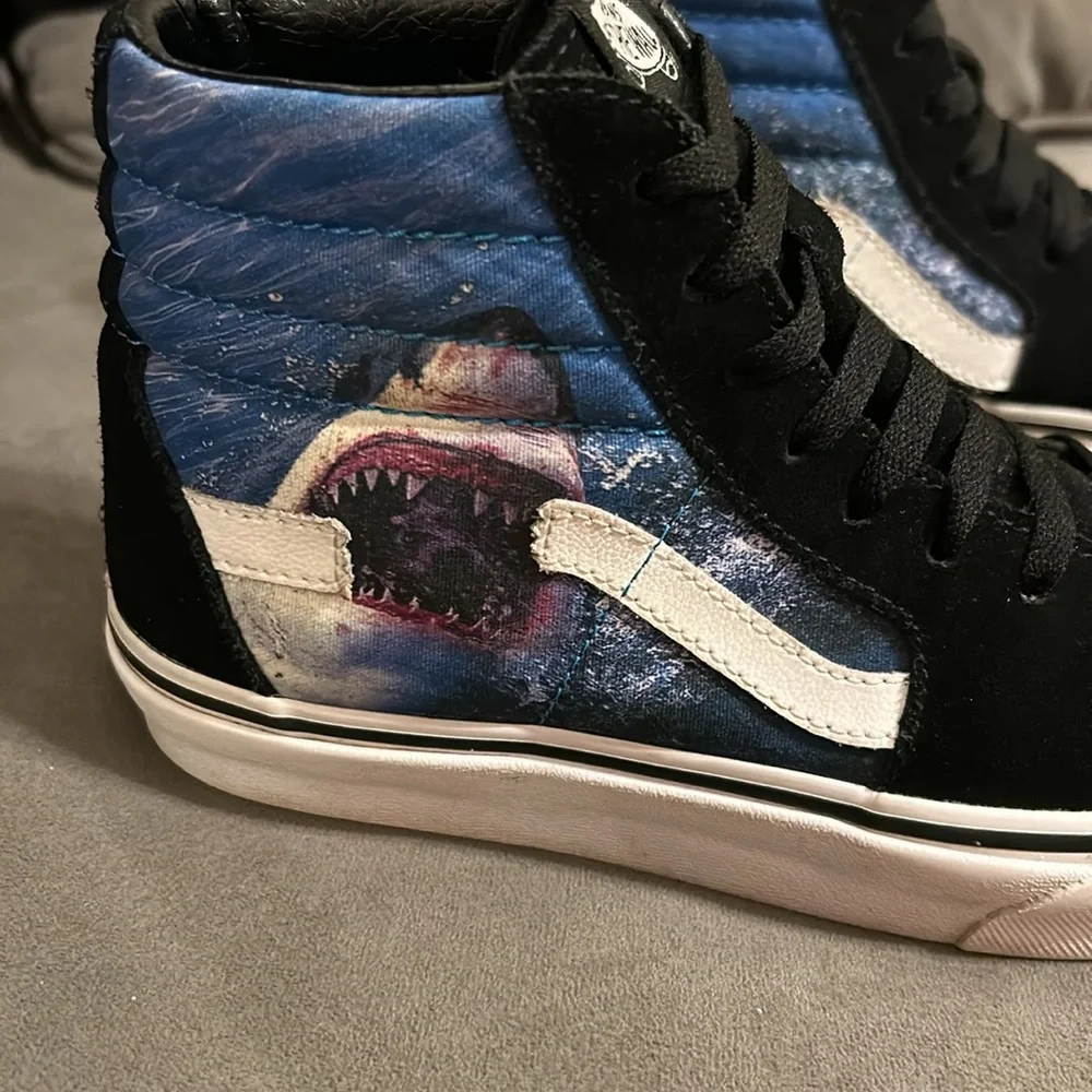 Vans Shark Week x Sk8-Hi Unisex Size M5.5 W7